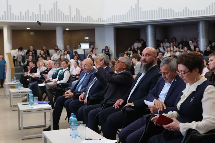 Казанда Хаков укулары