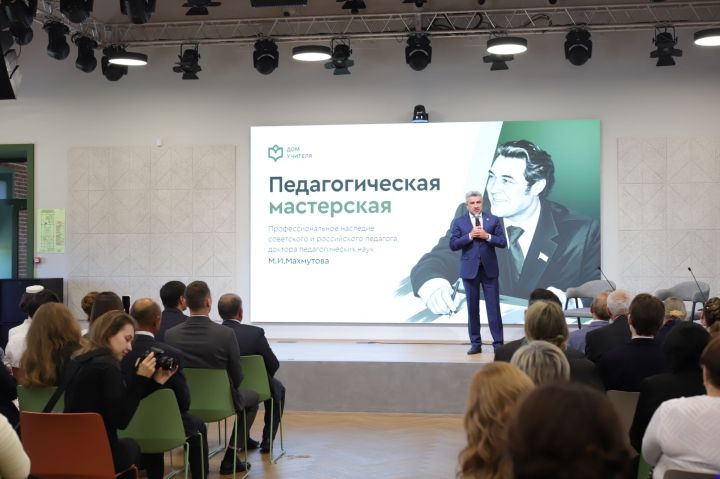 Укытучыга һәйкәл ачылышыннан фоторепортаж