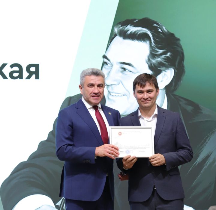 Укытучыга һәйкәл ачылышыннан фоторепортаж