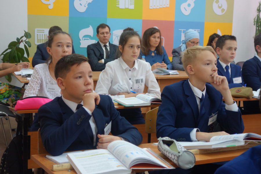 Правительство РФ отказалось поднимать зарплаты учителям