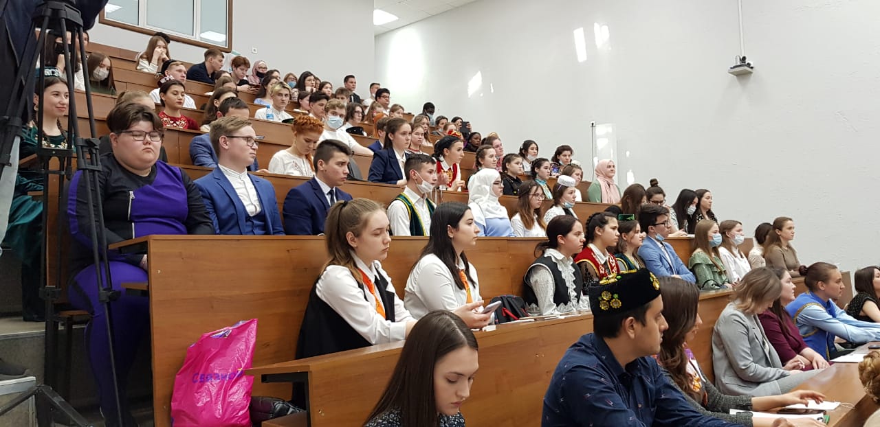 Татароязычные и иноязычные студенты изучают творчество Тукая