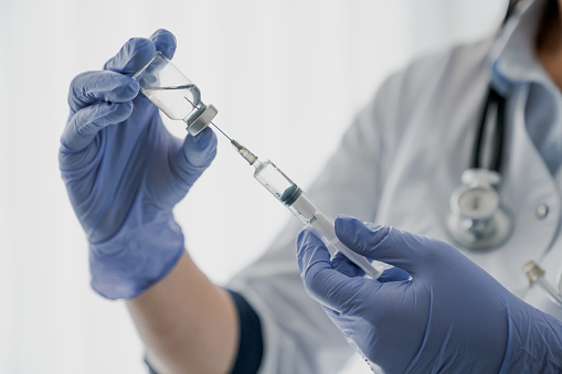 Минздрав планирует обязать учителей вакцинироваться
