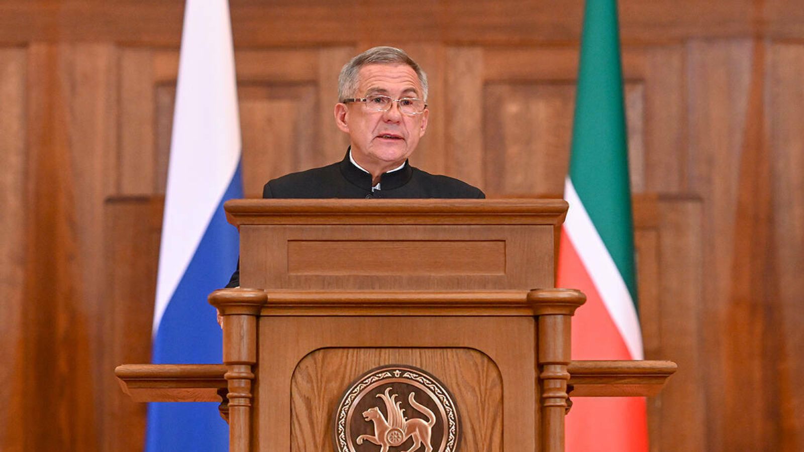 Минниханов поздравил воспитателей и нянечек с профессиональным праздником