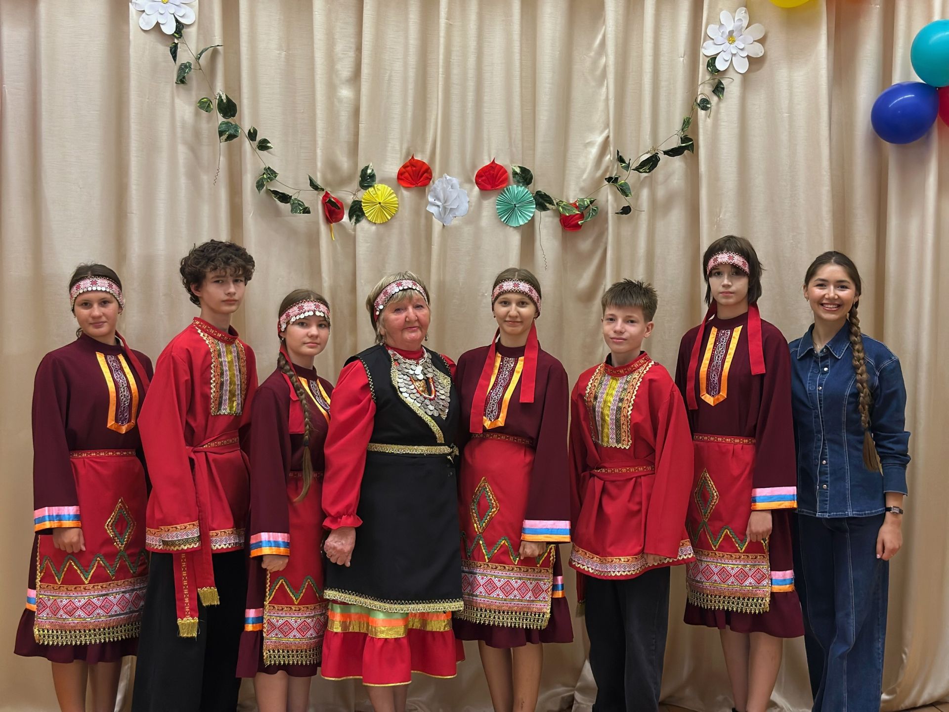 Дина Бурханова удостоена нагрудного знака «Яшь мөгаллим».