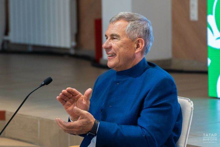 Рустам Минниханов поздравил всех женщин с 8 марта