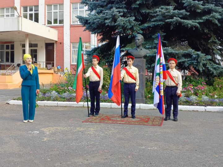 Алиш исемен горур йөртәбез