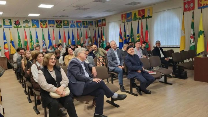 Календарный формат вместо привычной хроники: презентация уникального издания в Казани