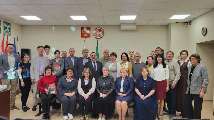 Календарный формат вместо привычной хроники: презентация уникального издания в Казани