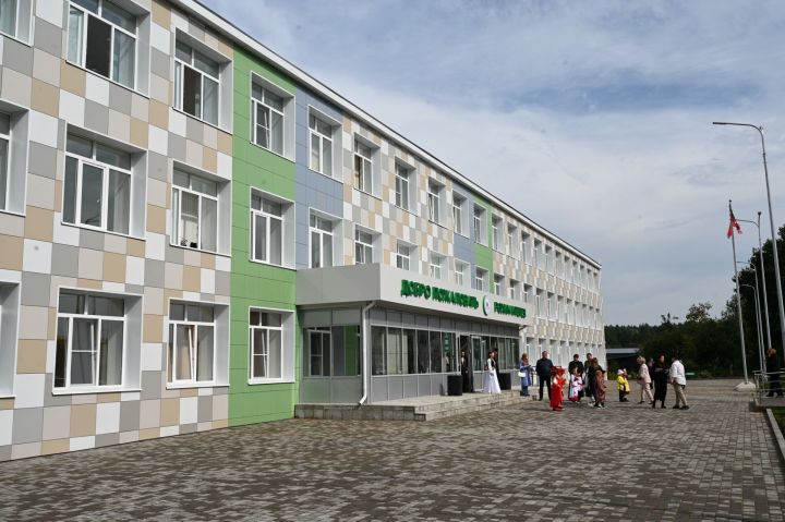 Марат Әхмәтов Тукай районындагы яңартылган мәктәп белән танышты