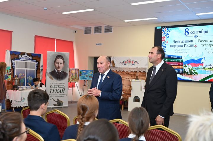 Марат Әхмәтов Тукай районындагы яңартылган мәктәп белән танышты