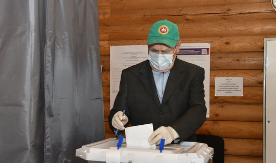 Минтимер Шаймиев проголосовал по поправкам