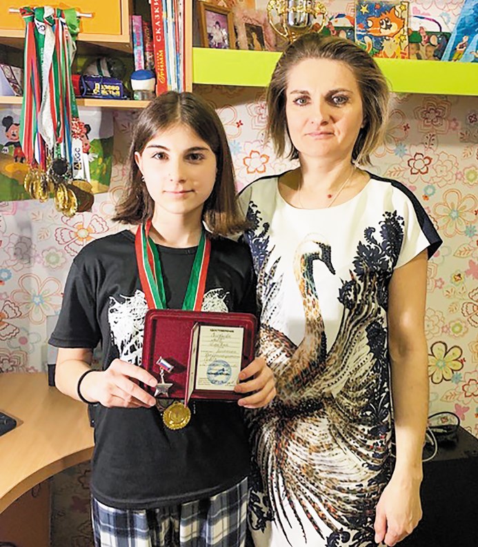 Ученице из Набережных Челнов вручили медаль за спасение ребёнка