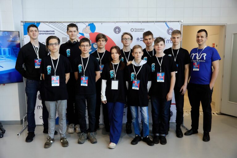 Российские школьники вернулись с победой с международных соревнований по робототехнике