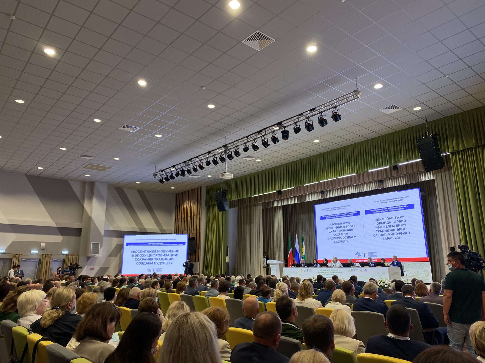 Рустам Минниханов: В Татарстане на инфраструктуру образования направлено более 40 млрд рублей