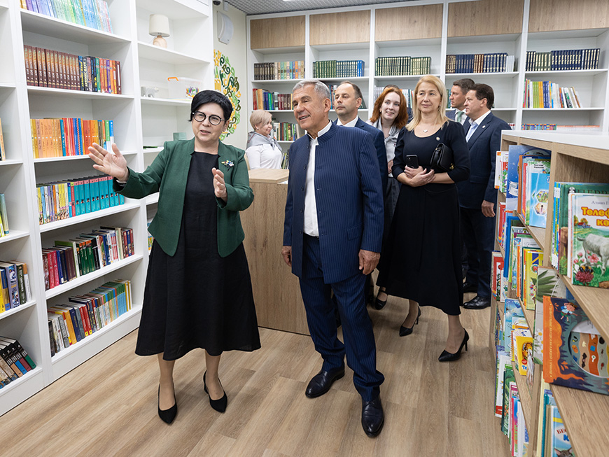 Отремонтированную библиотеку №27 посетил Рустам Минниханов