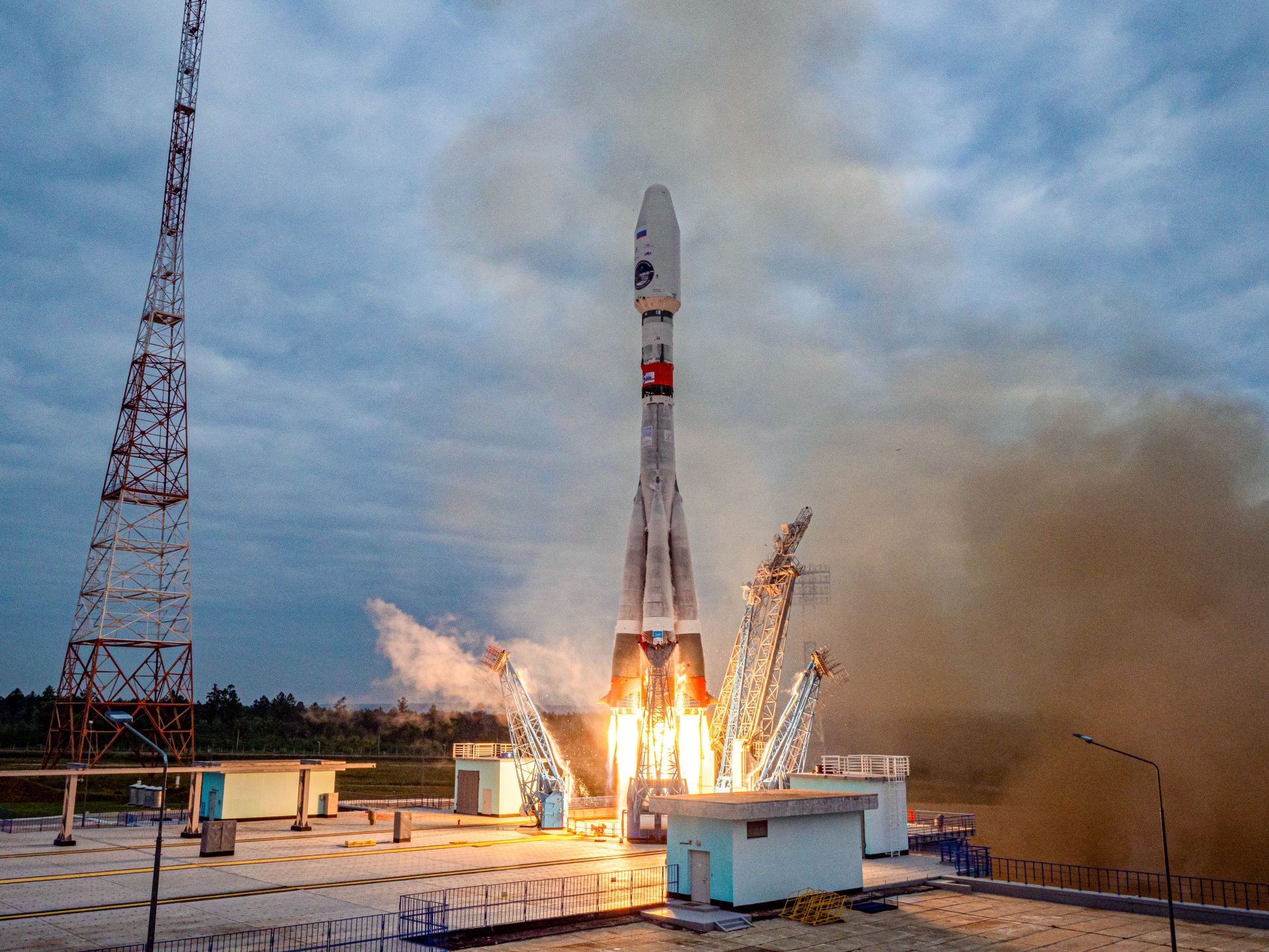 С космодрома "Восточный" запустили первую российскую лунную миссию