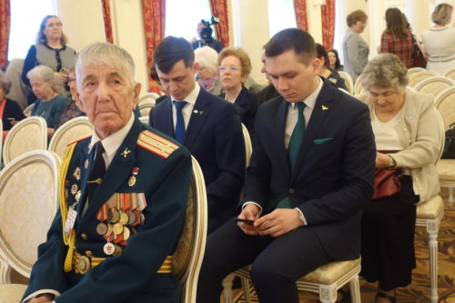 Мэр наградил лучших учителей Казани