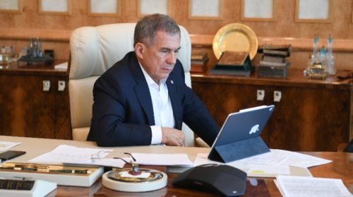 Минниханов проверил, как идут онлайн-уроки