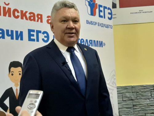 Бурганов рассказал о зарплате учителей