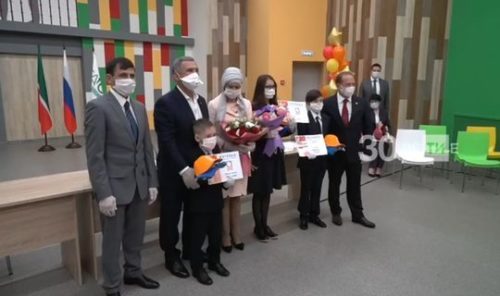 Президент вручил медаль 