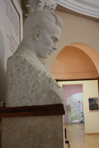 «Жизнь бессильна меня ограбить»