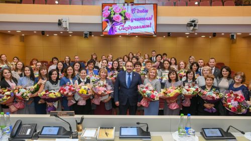 Песошин вручил государственные награды педагогам и работникам МБОУ «Гимназия № 175» Казани