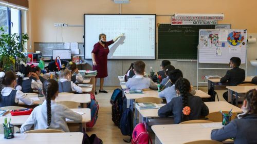 Роспотребнадзор предложил смягчить антиковидные ограничения в школах