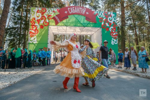 Минниханов утвердил даты празднования Сабантуя в районах и столице Татарстана